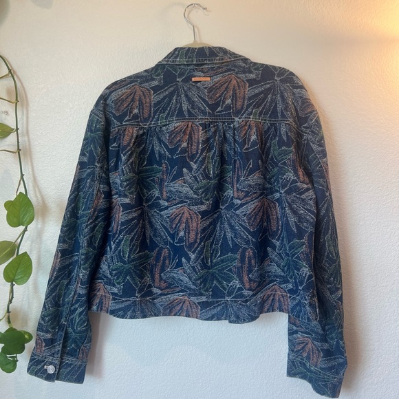 Patterned Jean Jacket 💙 - Picture 5 of 5